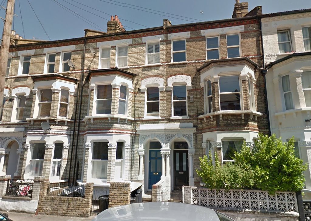 Property photo 1 of 7 Front