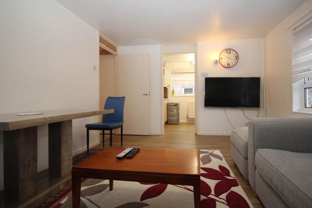 Property photo 3 of 10 Living Room