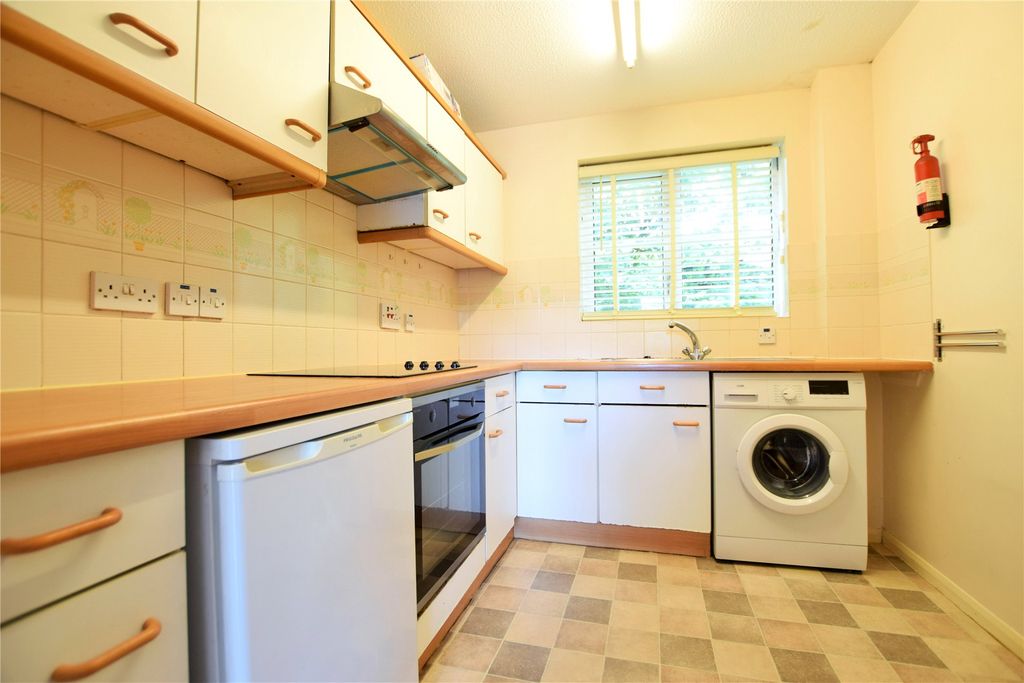 Property photo 2 of 6 Kitchen