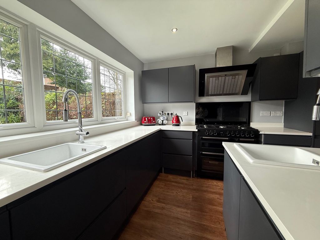 Property photo 3 of 7 Balcony