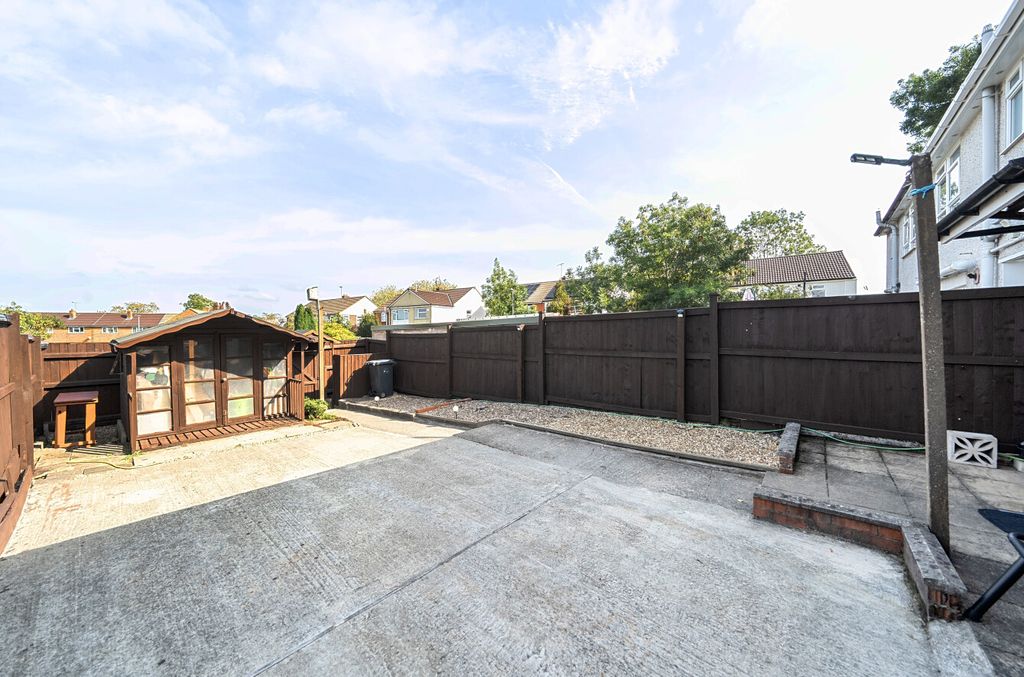 Property photo 3 of 13 15273408