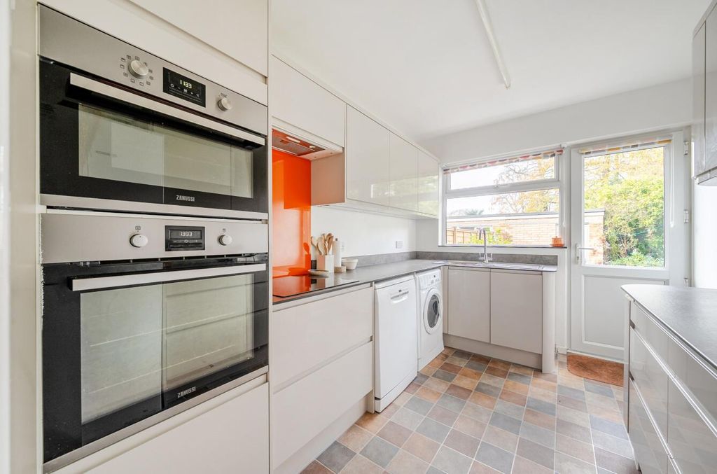 Property photo 3 of 17 1381330-13-6915Caff30488.Jpg