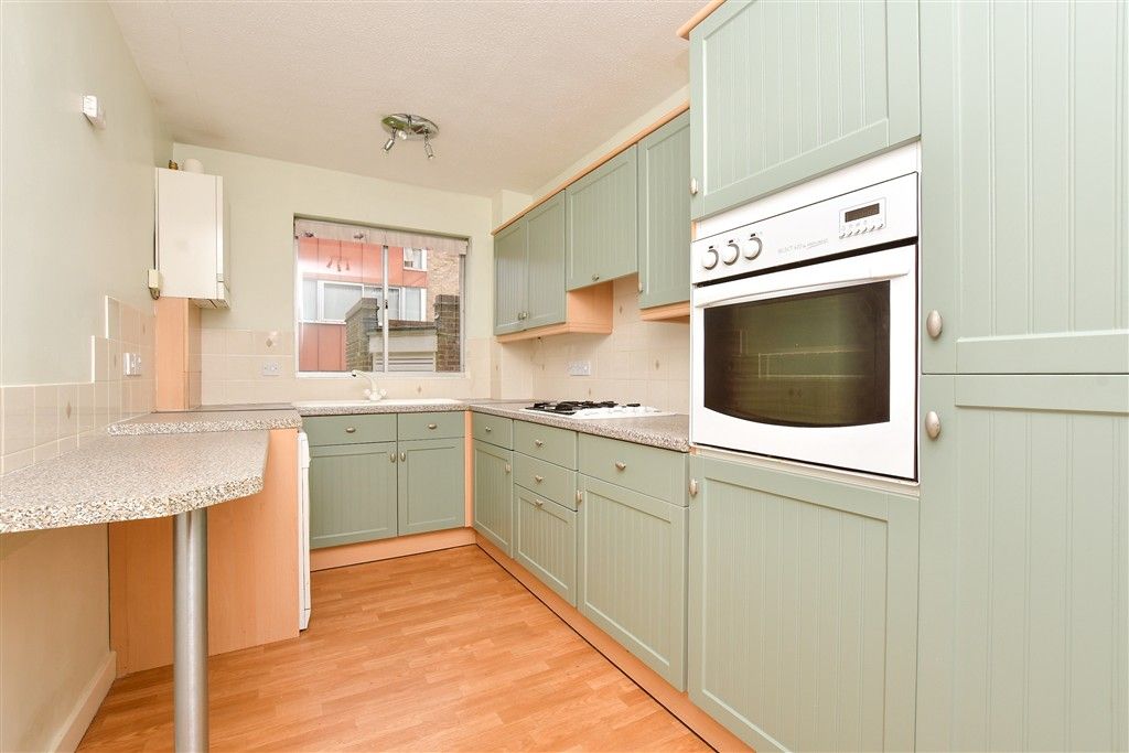 Property photo 3 of 10 Kitchen