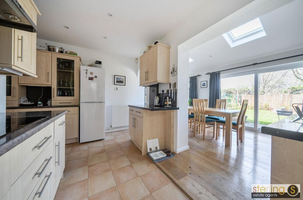 Property photo 2 of 20 052Fcd50-Fba8-4192-B023-E8B597Be68c9.Jpg