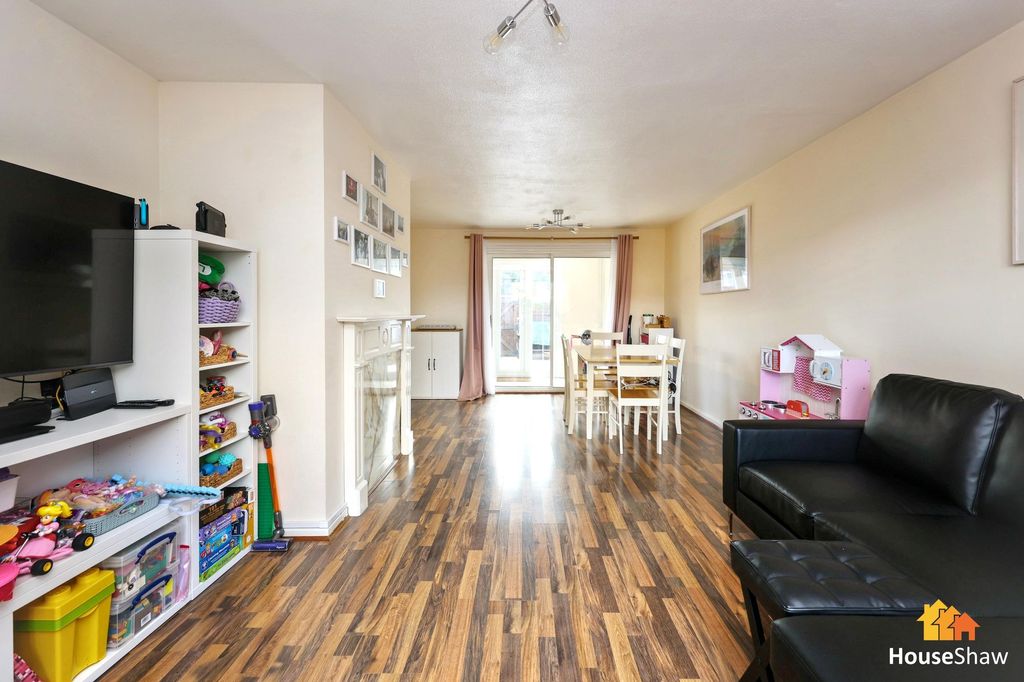 Property photo 2 of 21