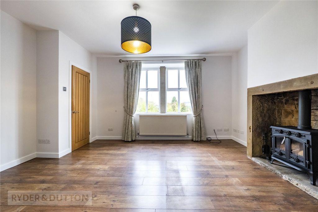 Property photo 3 of 17 Living Room