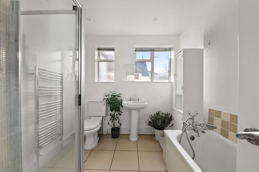 Property photo 3 of 10 Photo 6