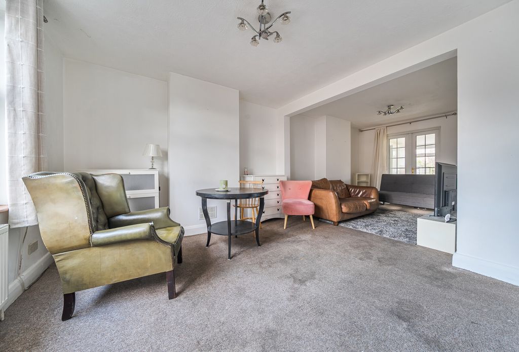 Property photo 3 of 14 1383036-16-695E77...