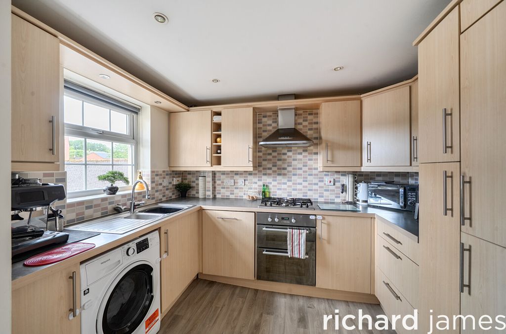 Property photo 3 of 13 4d1Bc0B9Fbab412E8653E6Fe664F3185