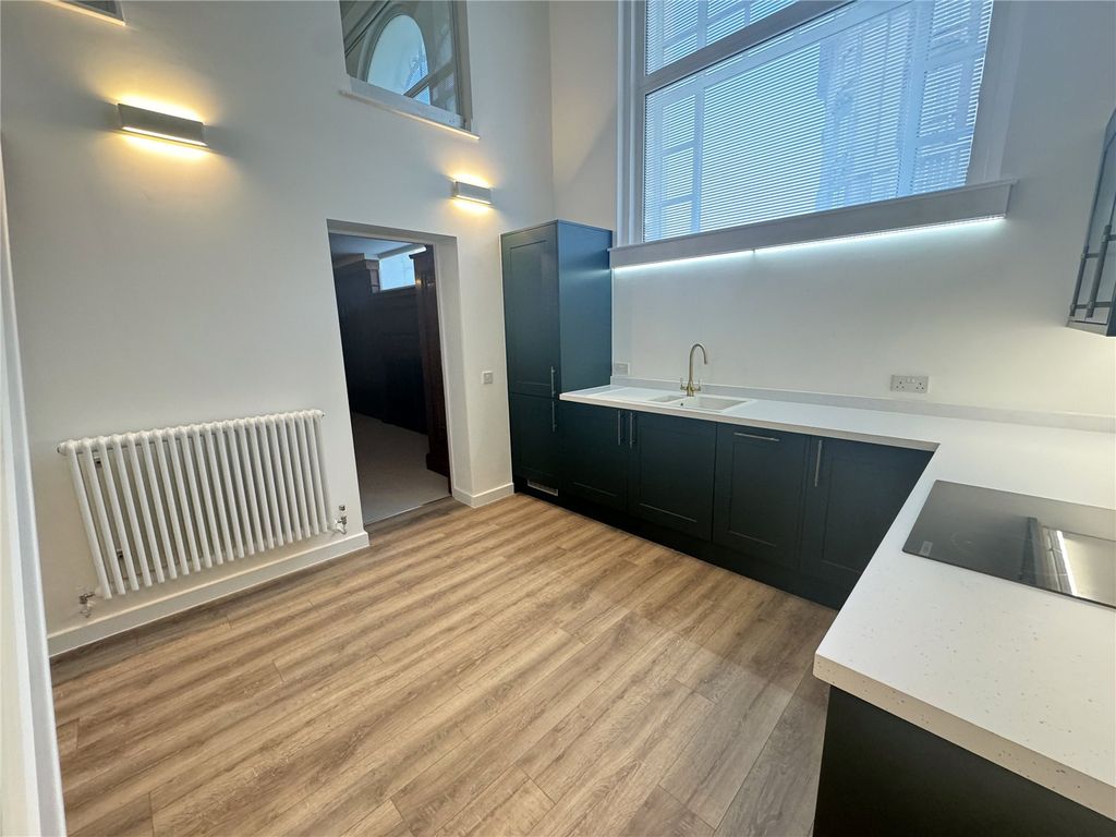 Property photo 2 of 9 Flat 001