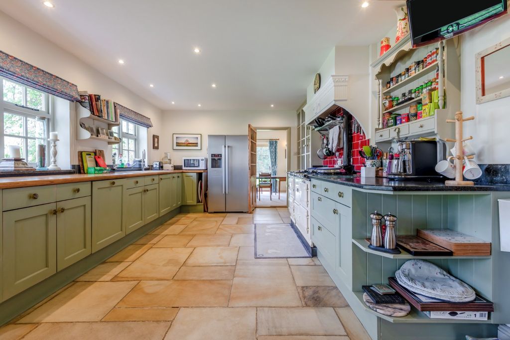 Property photo 2 of 19 Kitchen