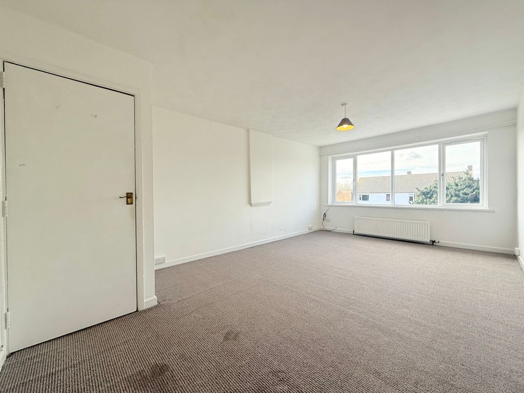 Property photo 2 of 9 Lounge