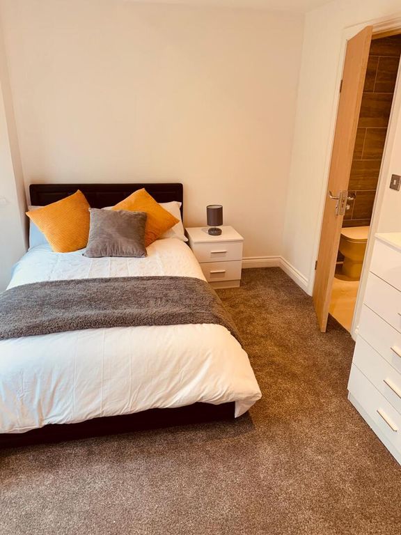 Property photo 1 of 9 Bedroom