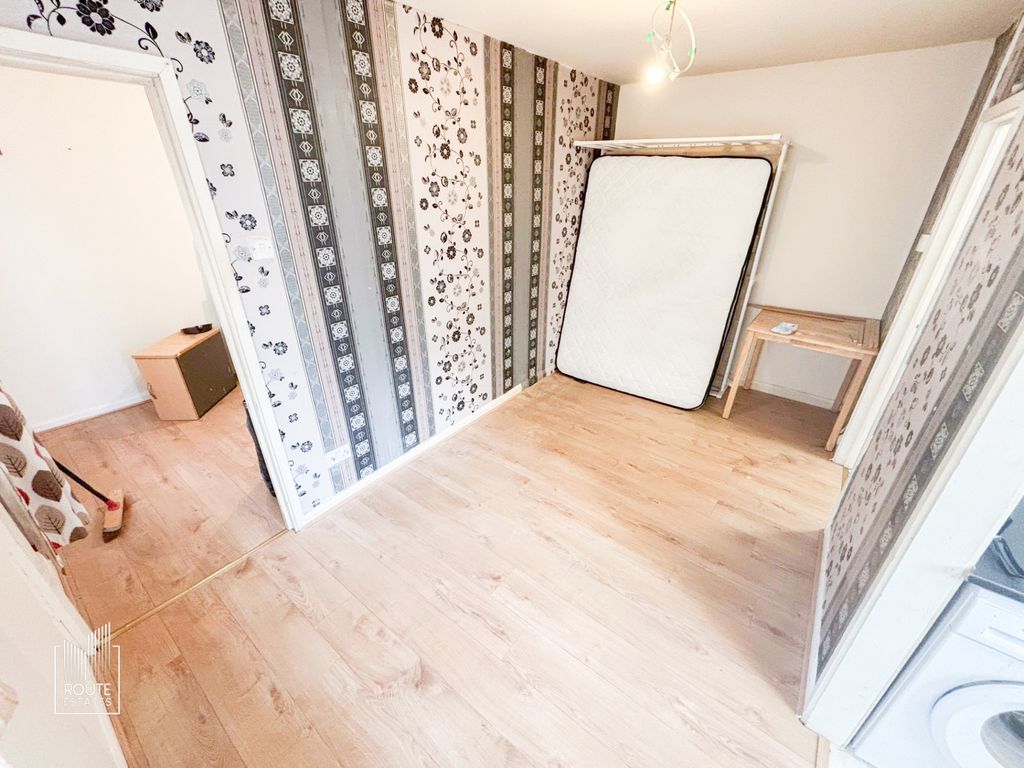 Property photo 1 of 5 Photo 4