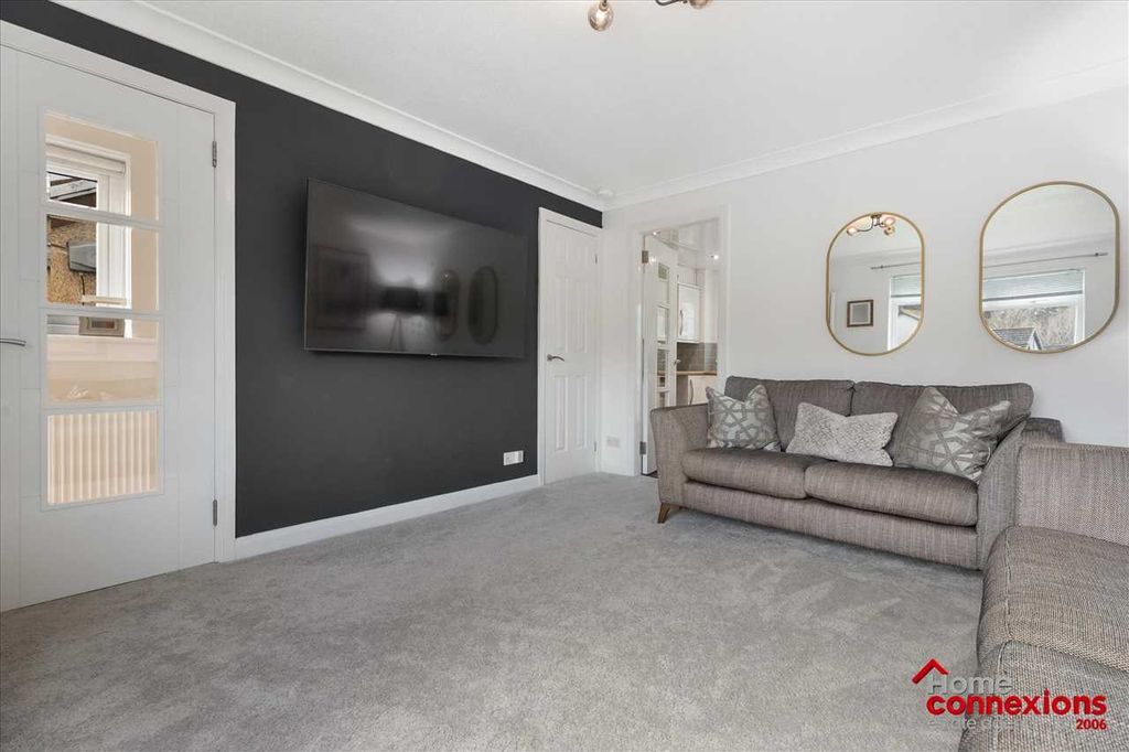 Property photo 3 of 28 Lounge (2)