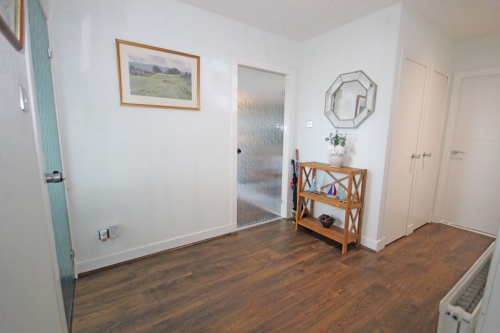 Property photo 3 of 39