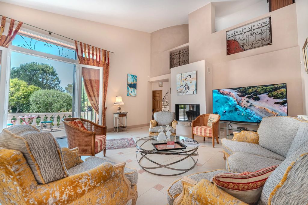 Property photo 3 of 13