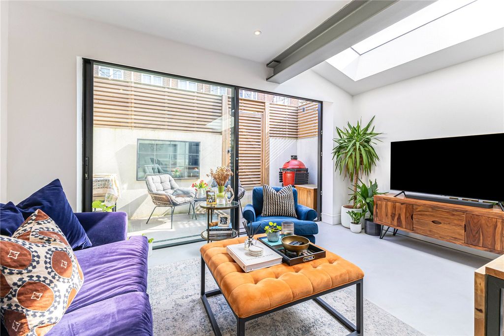 Property photo 2 of 17 Reception