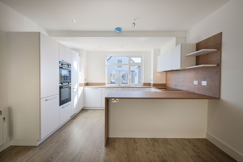 Property photo 2 of 18 Photo 1