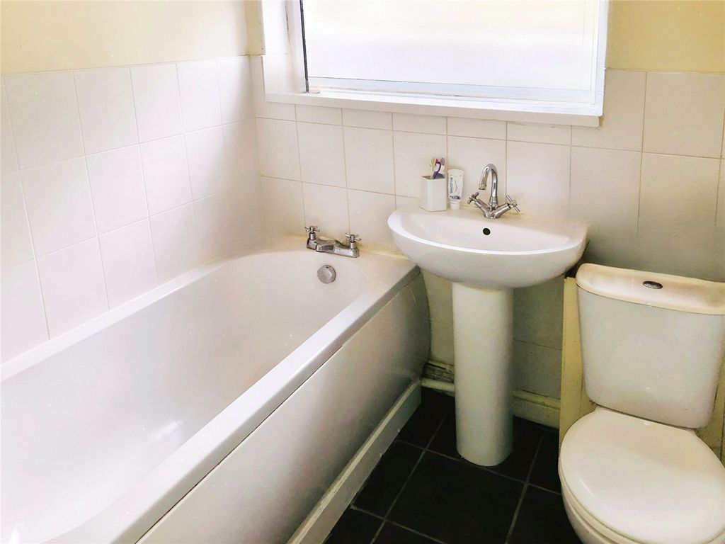 Property photo 3 of 12 Bathroom W/C