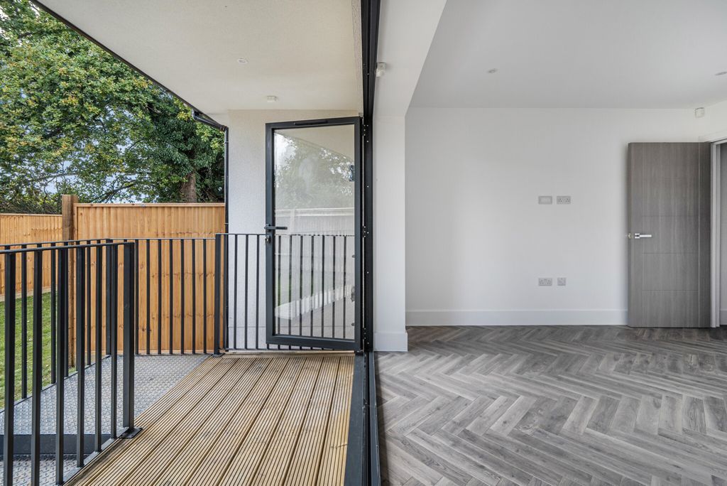 Property photo 2 of 21 1348533-19-68Baeb...