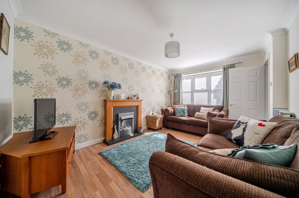 Property photo 3 of 22 1456828-11-6A02Eb...