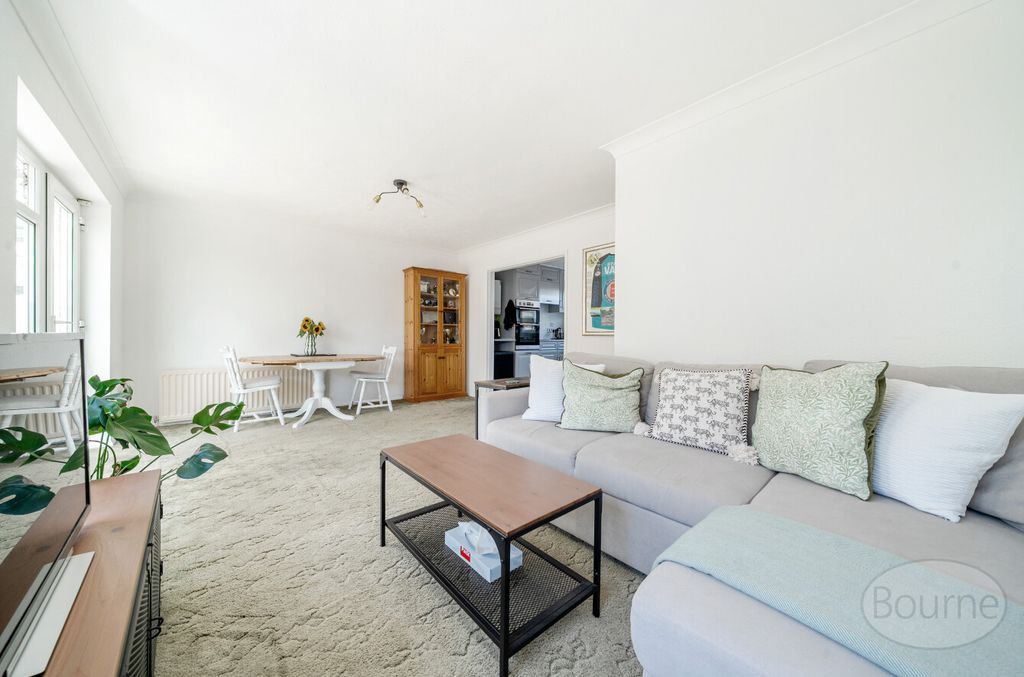 Property photo 3 of 20 E49Af4cc-6Ebf-4c8...