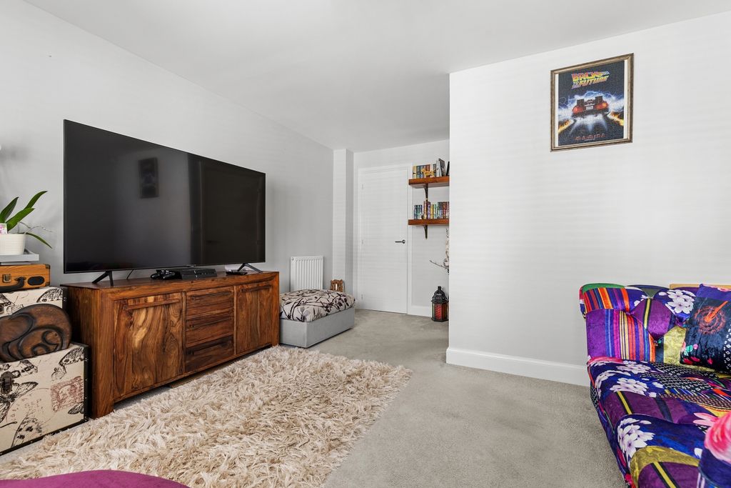 Property photo 3 of 12 Lounge