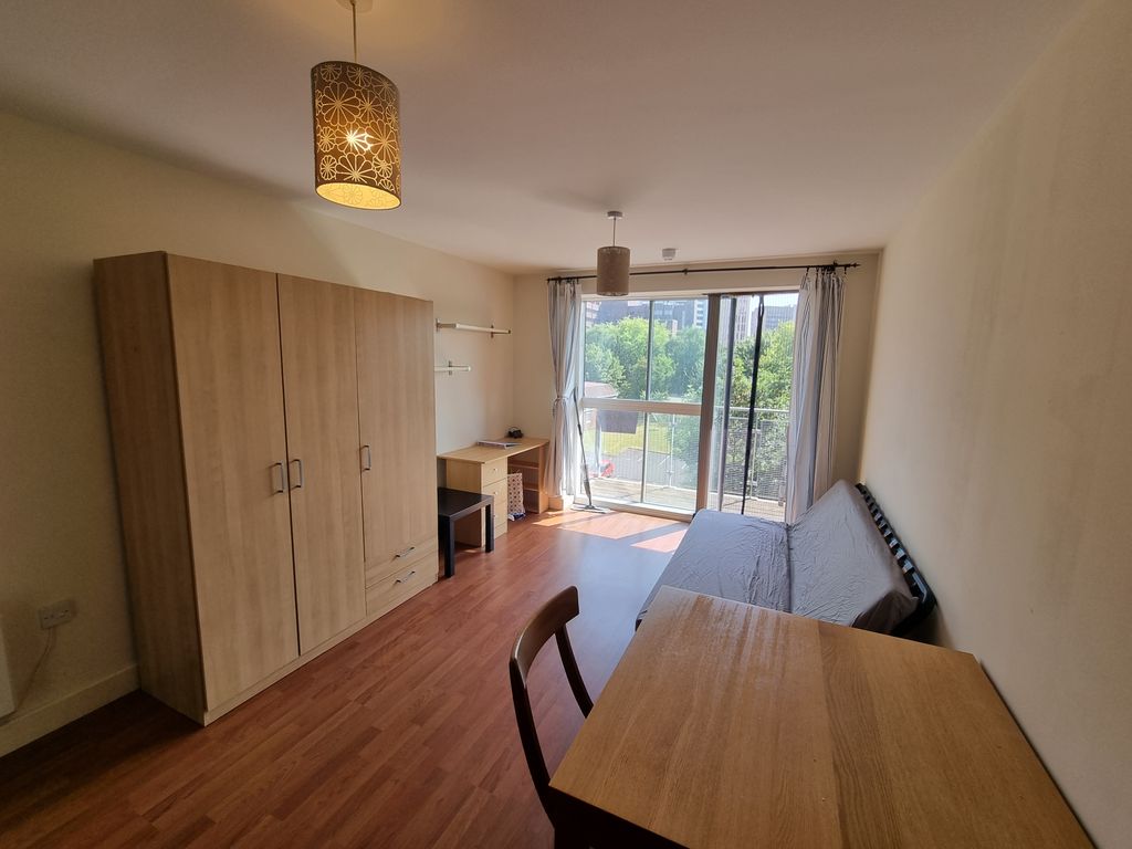 Property photo 3 of 8 Lounge