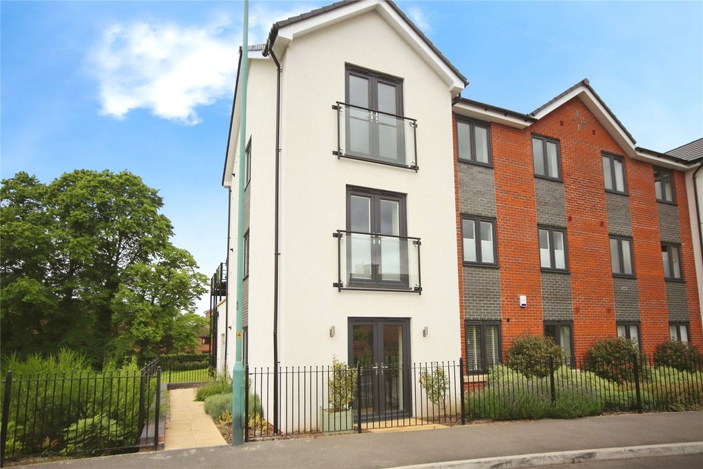 Property photo 2 of 9 Picture No. 12