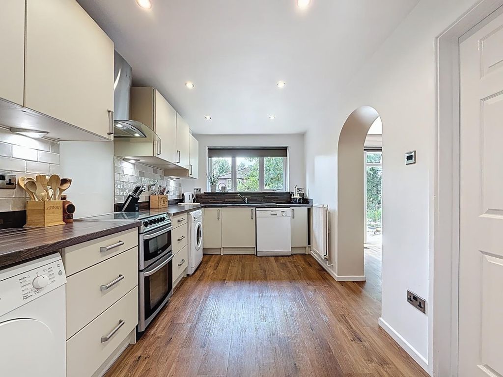 Property photo 3 of 30 Kitchen