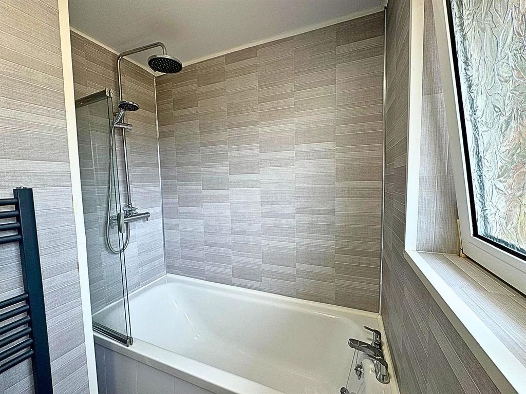 Property photo 3 of 16 Bathroom