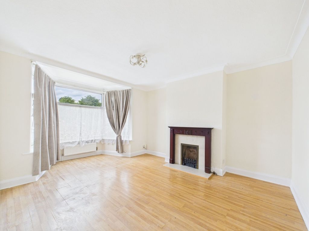 Property photo 3 of 12 Cam03750G0-Pr0054-Still002