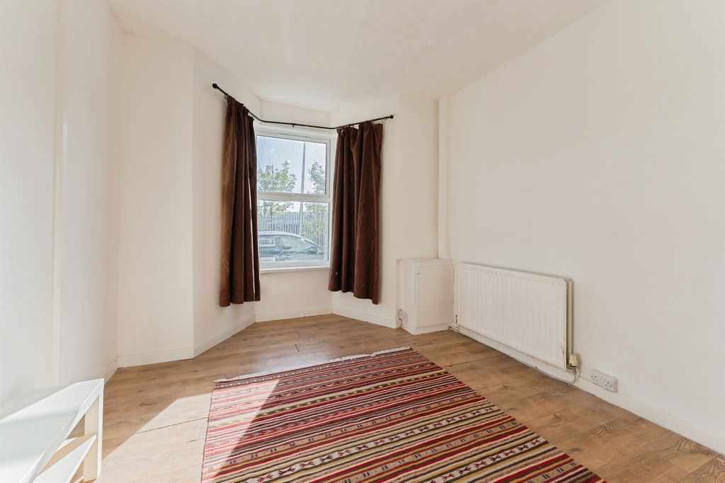 Property photo 3 of 20