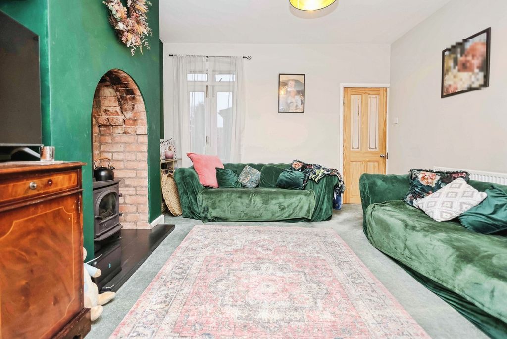 Property photo 2 of 22 Lounge