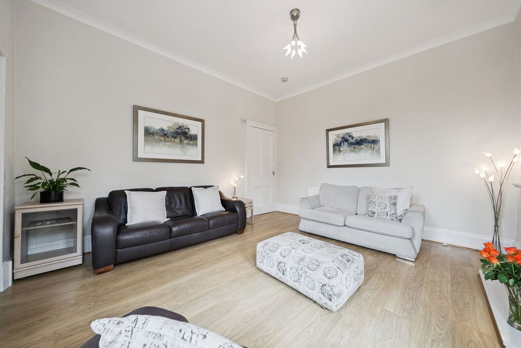 2 bed flat for saleDrymen Road, Bearsden G61 photo 4