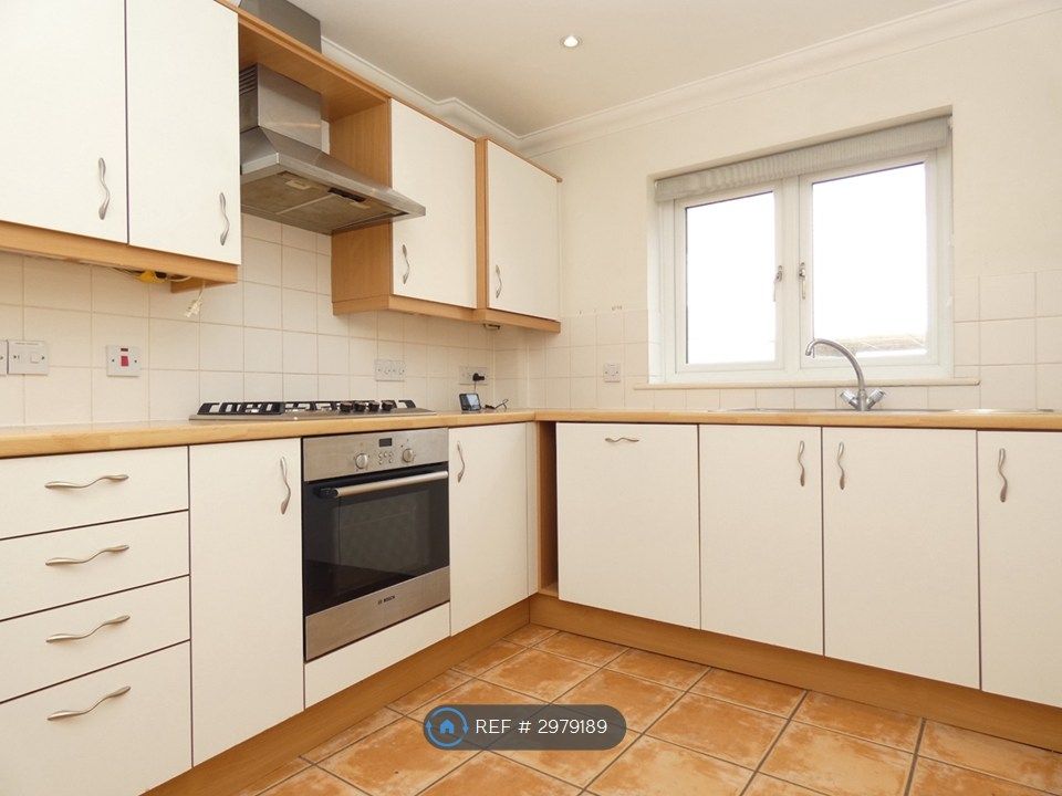 Property photo 2 of 9 Kitchen