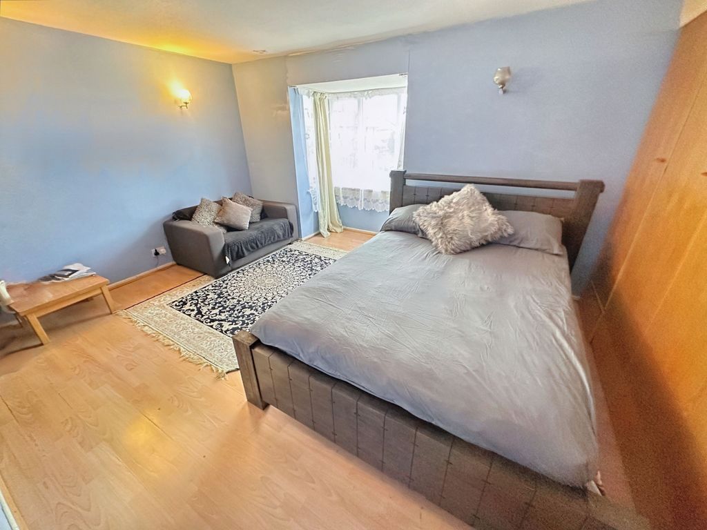 Property photo 2 of 7 Gallery