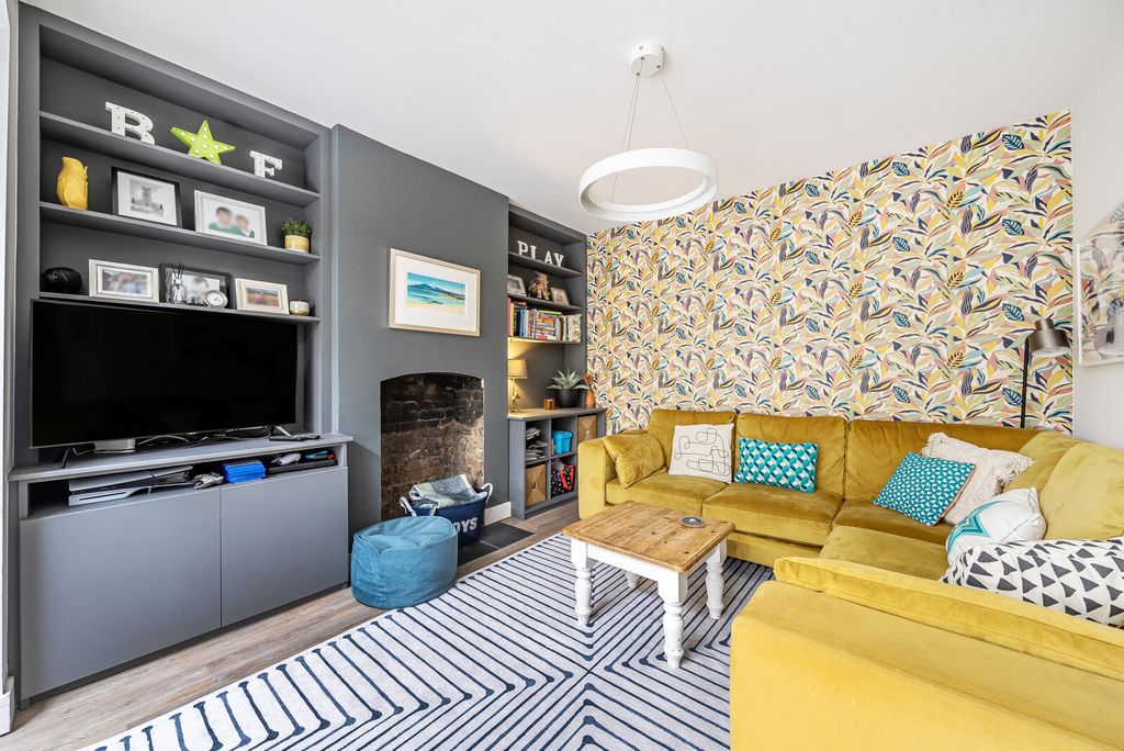 Property photo 3 of 17 1350289-14-68c177...