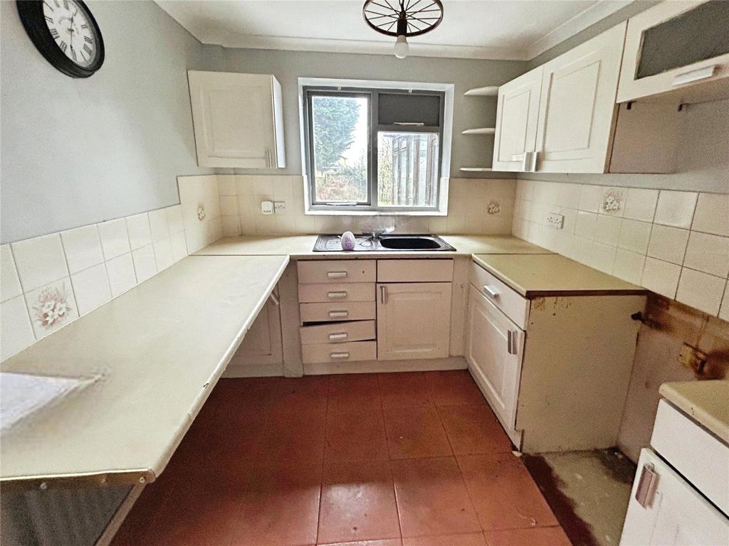 Property photo 2 of 12 Kitchen