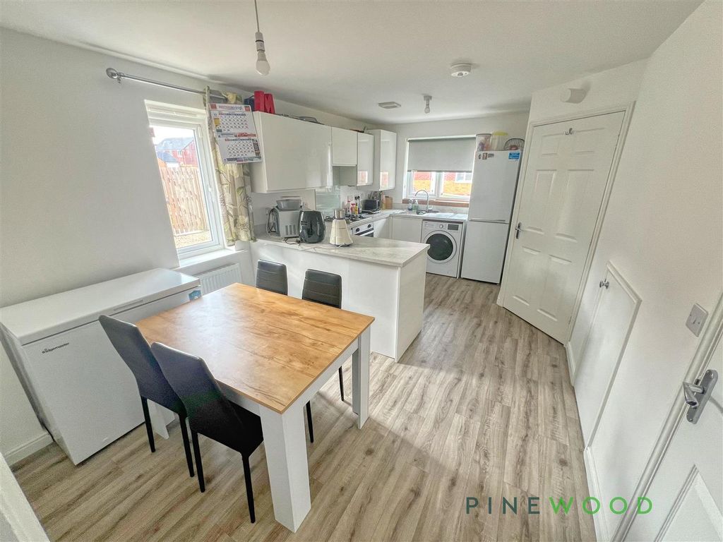 Property photo 3 of 18 Kitchen/Diner