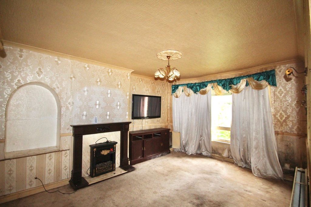 Property photo 2 of 9 Living Room