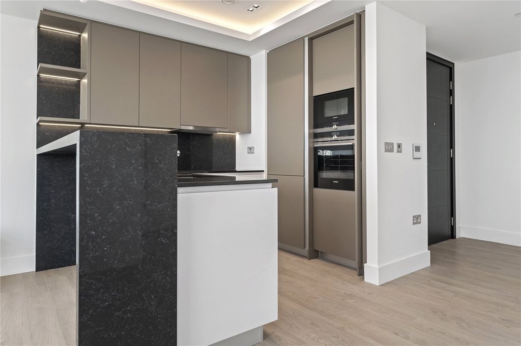 Property photo 3 of 12 Kitchen