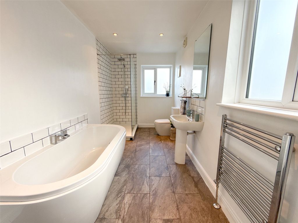 Property photo 3 of 28 Bathroom
