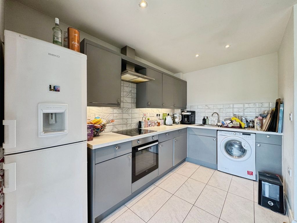 Property photo 2 of 9 Kitchen