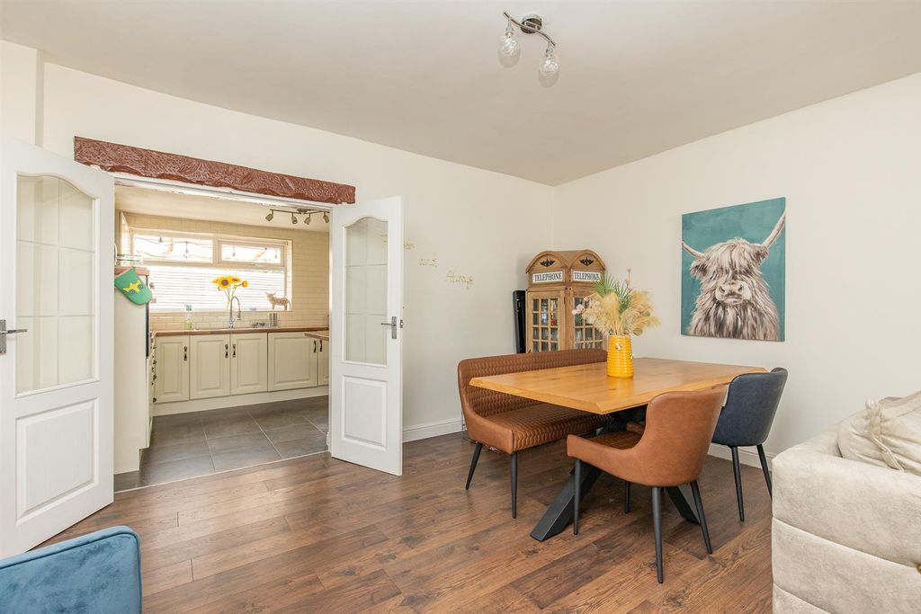 Property photo 3 of 15 Lounge/Diner