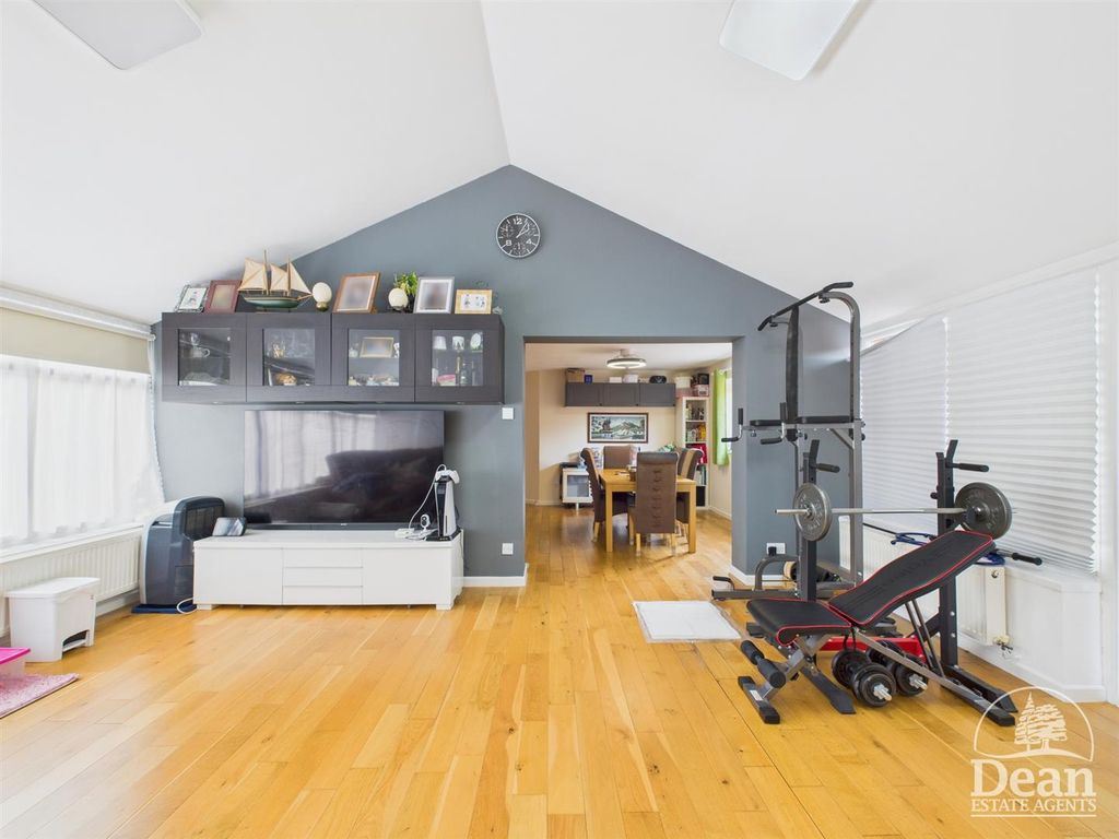 Property photo 3 of 19