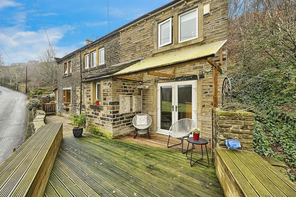 Property photo 2 of 24