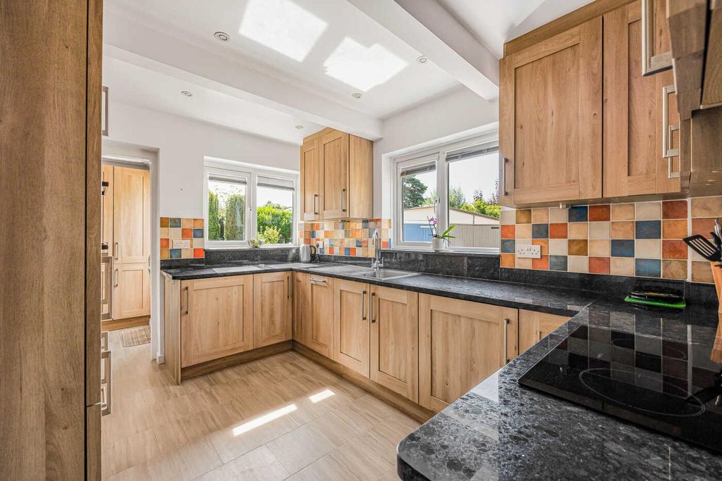 Property photo 2 of 32