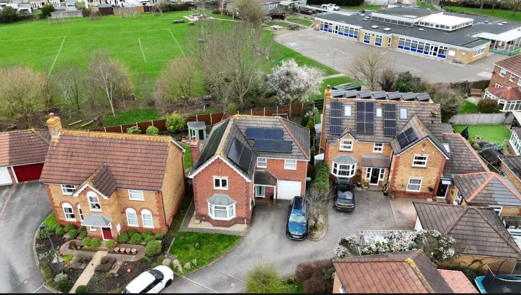 Property photo 2 of 28